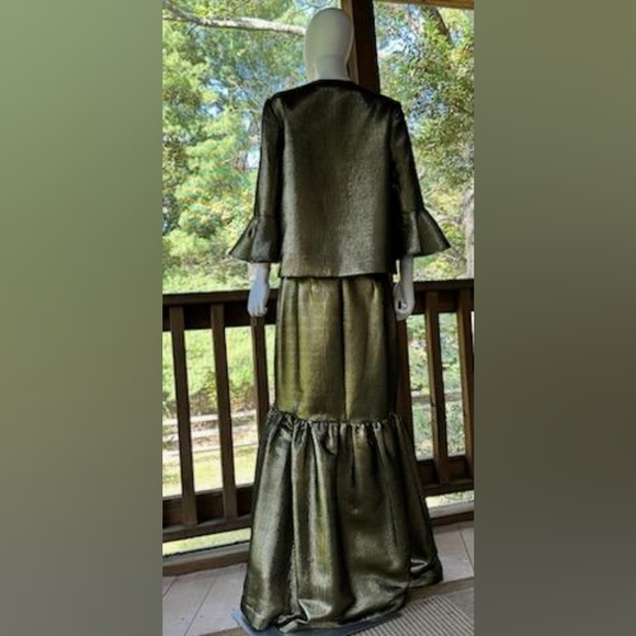 BCBG Maxazra Skirt Set - Picture 2 of 8